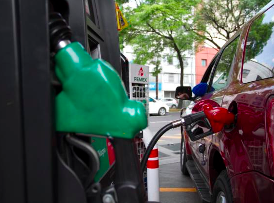 Proponen adelantar liberalización del precio de gasolinas