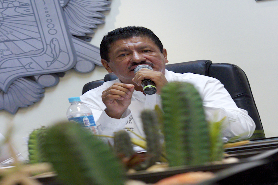 Ante Notario Público AMV recibe la administración municipal de La Paz
