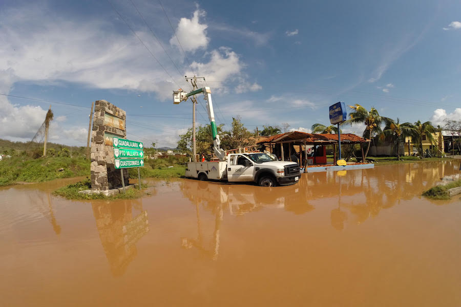 Restablecido en un 88% suministro eléctrico en estados afectados por huracán “Patricia”