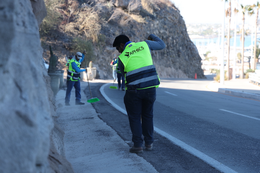 Dan limpieza al malecón de La Paz,desde la calle Márquez de León hasta parque acuático Corumuel
